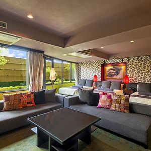 Dynasty Suite Lounge Access
